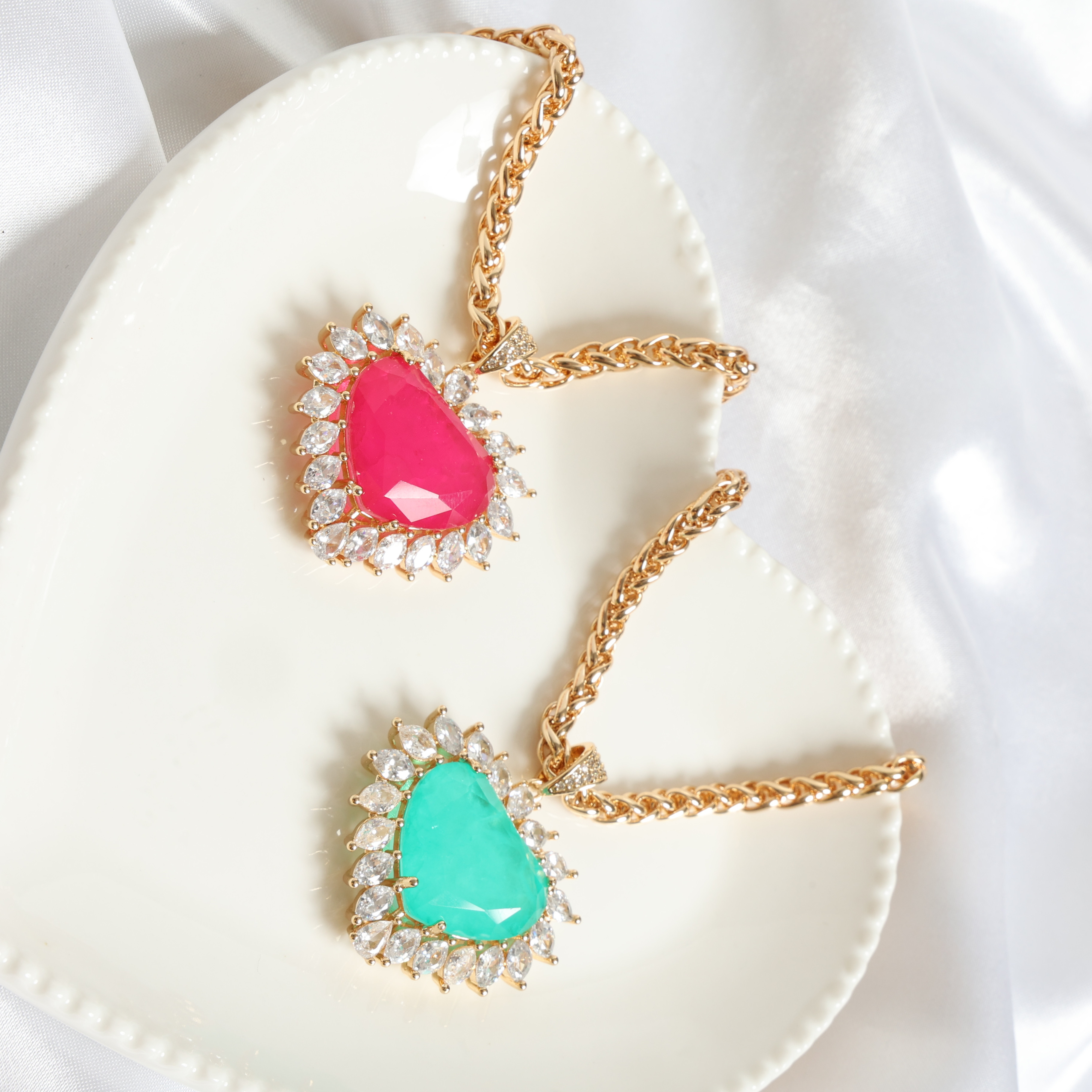 COLAR CORAÇÃO VERDE